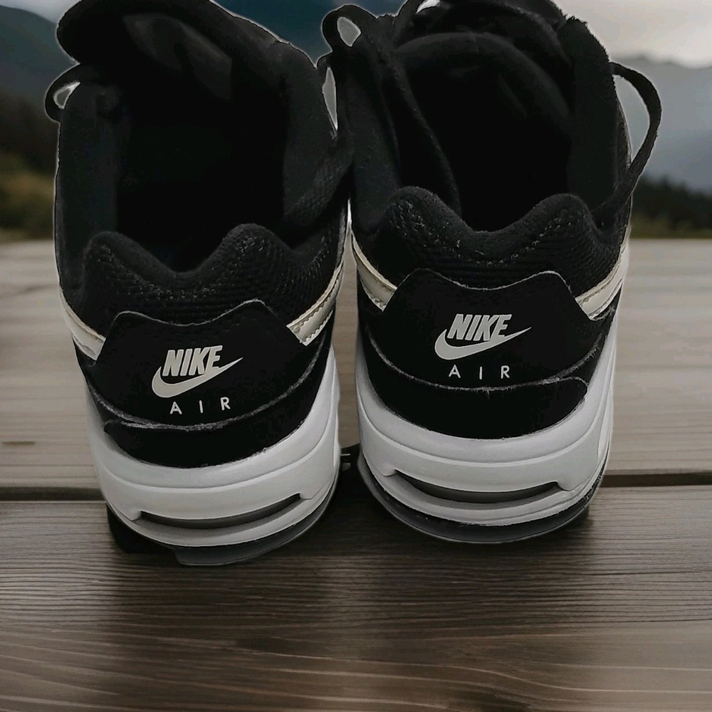 Nike Air Max Boys Sneakers Black White Lace Up Round Toe US 10C 844348-011 - Picture 4 of 6